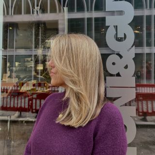 ✨ Fresh hair, fresh energy! ✨ Dnešní proměna pomocí techniky Airtouch pro dokonale jemné, přirozené prosvětlení bez...