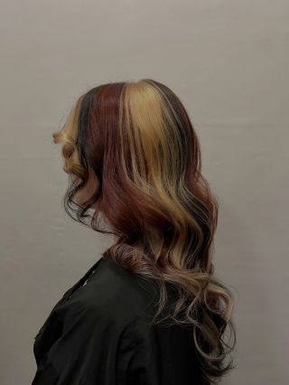 Calico hair v celé své kráse 🐾 Kombinace blond, měděné a tmavě hnědé vytváří efekt, který vypadá jako malovaný světlem....