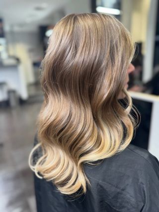 Soft face framing to enhance natural features, paired with a precision haircut for effortless movement and shape. ✨...